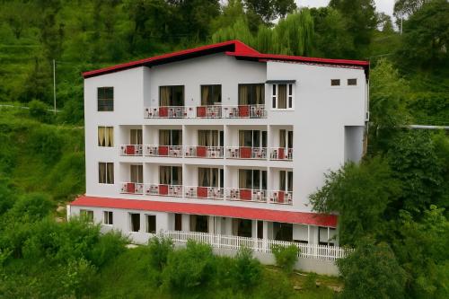 kafal pako resort luxury mountain view stay in mukteshwar