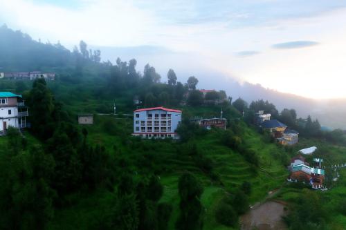 kafal pako resort luxury mountain view stay in mukteshwar