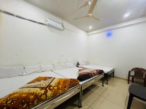 Hardik Guest House & General Store,,3 star