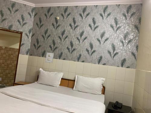 Hotel Dhanua Palace,,2 star