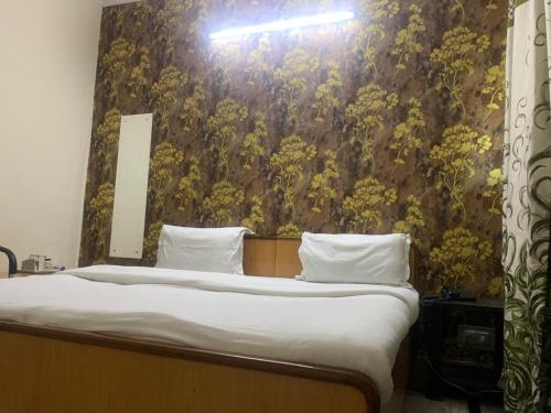 Hotel Dhanua Palace,,2 star