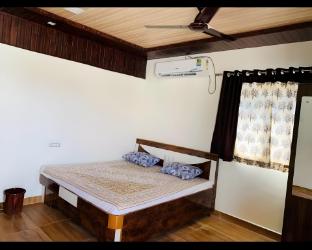 Maitri Farm Badlapur,,3 star