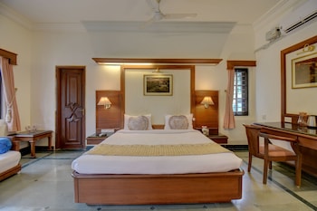 Siddhanta Manor,,3 star