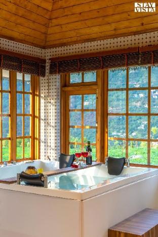 Stayvista At The Oakridge With Jacuzzi & Balcony,,4 star