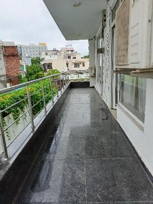 hotel royal oak sector 40