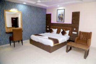 The Rudraksh Hotel,,4 star