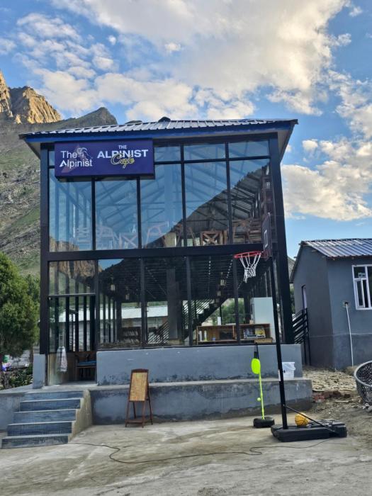 the alpinist glamping resort