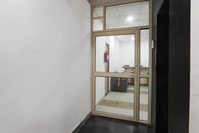 hotel o noida sky suites sector 44 near botanical metro