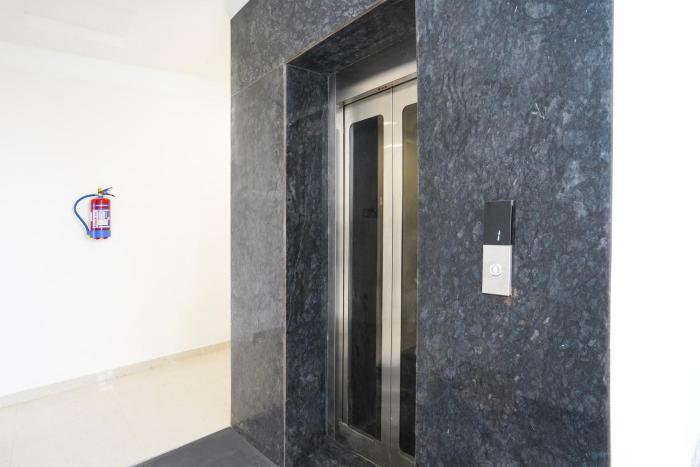 hotel o noida sky suites sector 44 near botanical metro