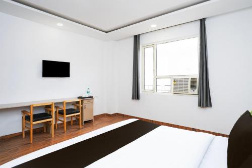 hotel o noida sky suites sector 44 near botanical metro