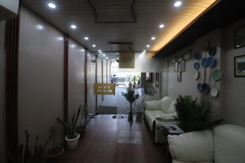 hotel the gross infinity near delhi airport