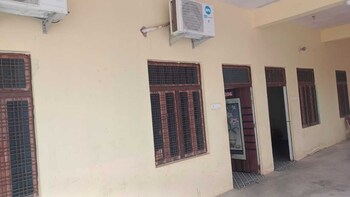 Vasundhara Garden,,2 star