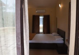 hi5 private villa nagaon