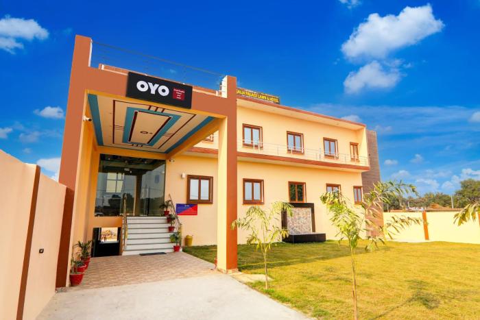 hotel o regalia palace and lawn