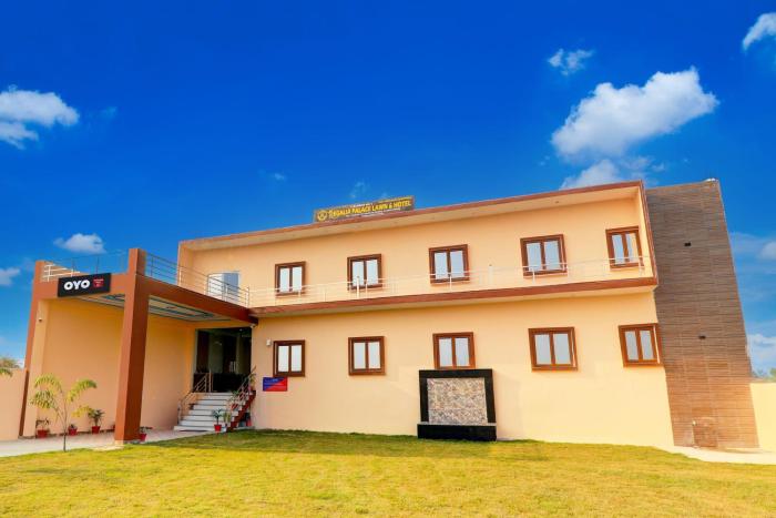 hotel o regalia palace and lawn