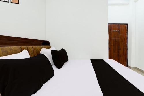 hotel o regalia palace and lawn