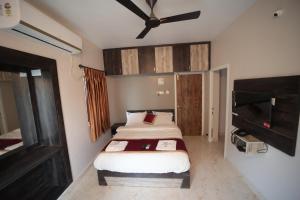 Shanthi Service Apartment,,2 star