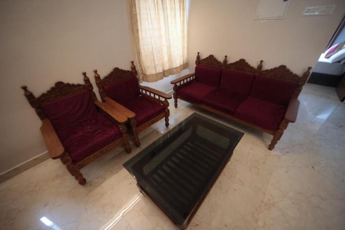shanthi service apartment
