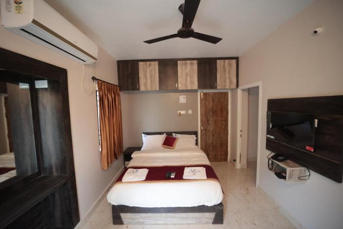 shanthi service apartment