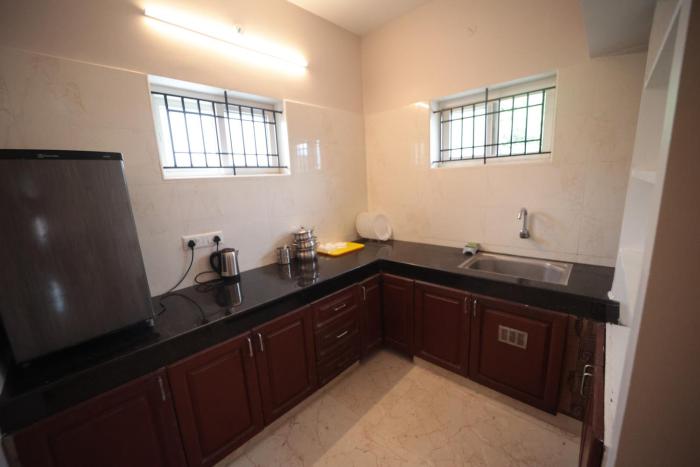 shanthi service apartment