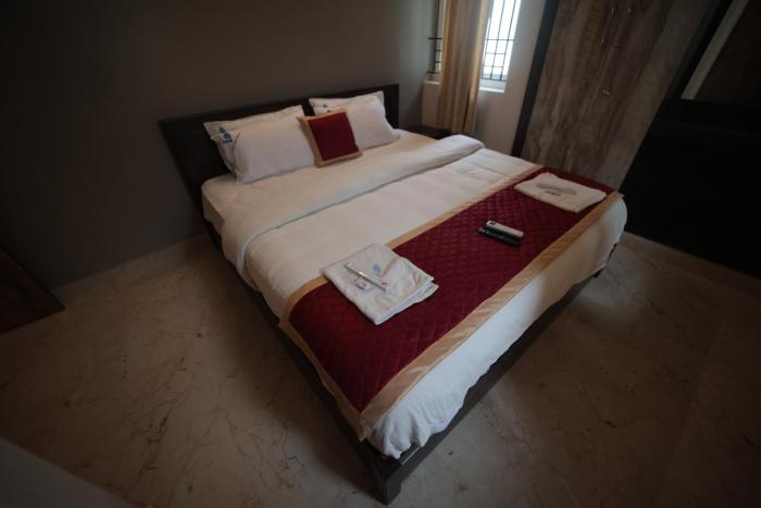 shanthi service apartment