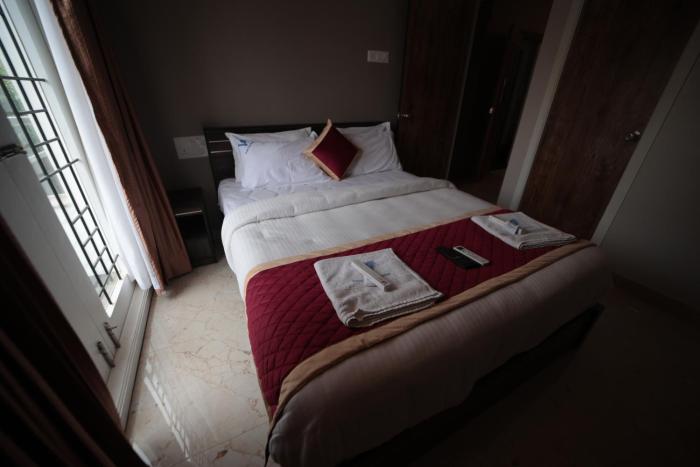 shanthi service apartment