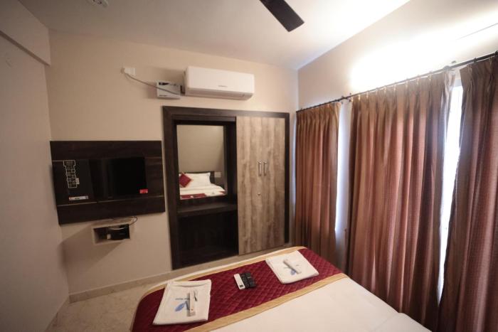 shanthi service apartment