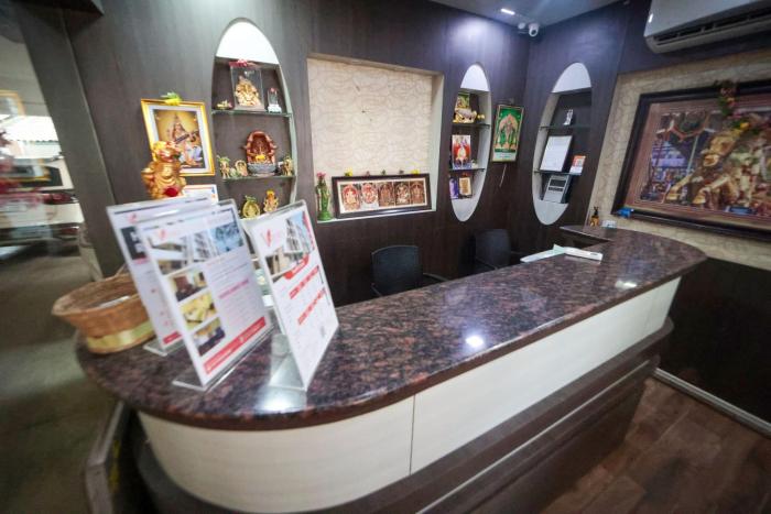 shanthi service apartment