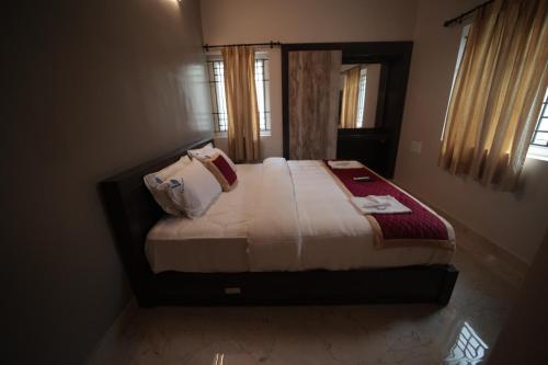 shanthi service apartment