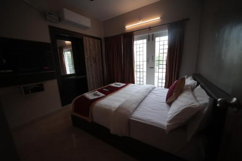 shanthi service apartment