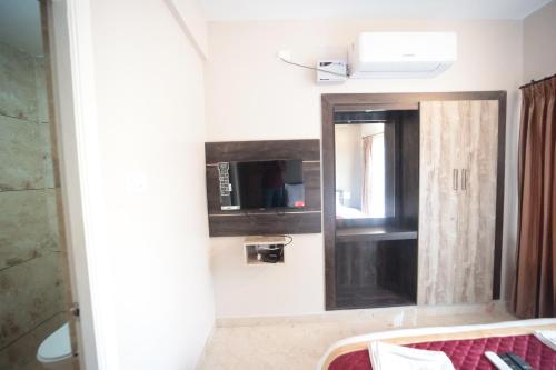 Shanthi Service Apartment,,2 star