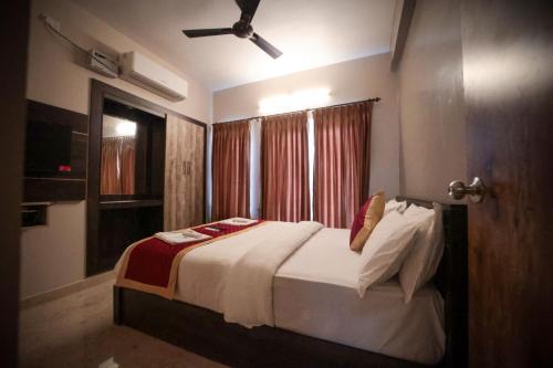 shanthi service apartment