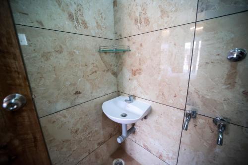 shanthi service apartment