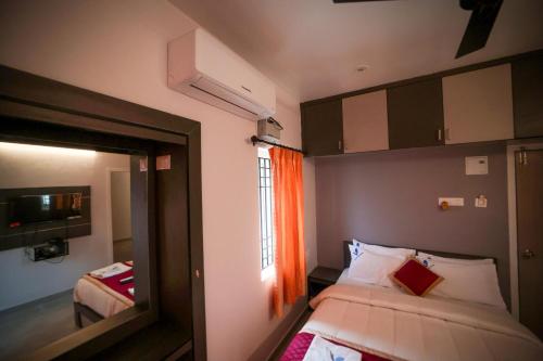 shanthi service apartment