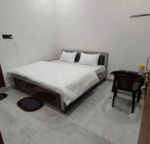 Hotel O Avantika Palace,,3 star