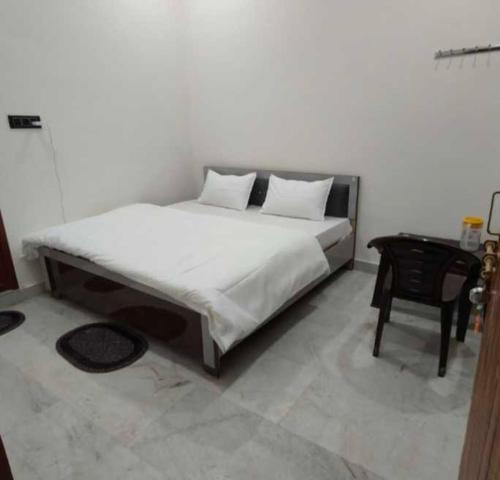 Hotel O Avantika Palace,,3 star