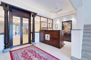 treebo aishwarya grand 4 km from promenade beach