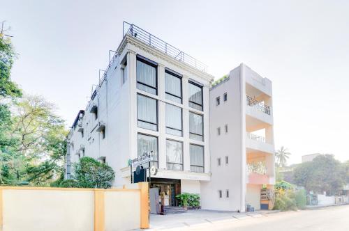 treebo aishwarya grand 4 km from promenade beach