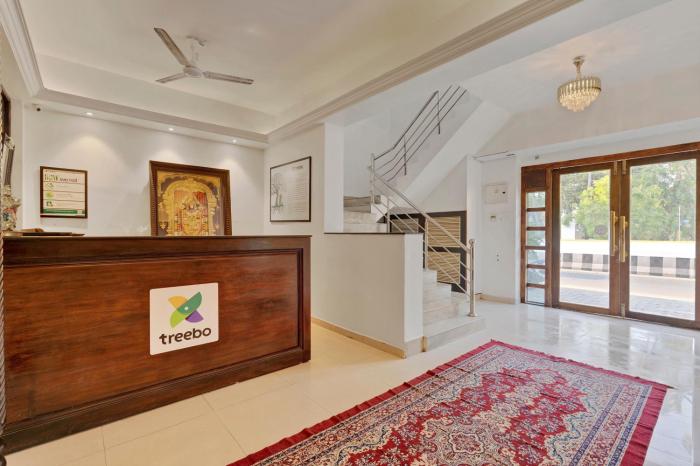 treebo aishwarya grand 4 km from promenade beach