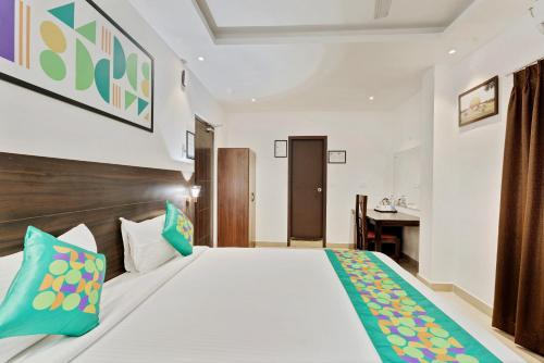 treebo aishwarya grand 4 km from promenade beach