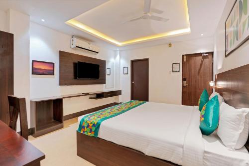 treebo aishwarya grand 4 km from promenade beach