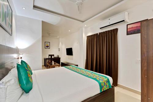 treebo aishwarya grand 4 km from promenade beach