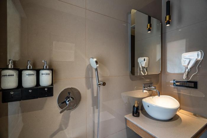 the white rock inn and dine