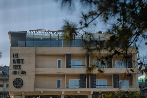 the white rock inn and dine