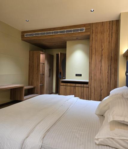 the white rock inn and dine