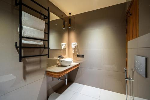 the white rock inn and dine