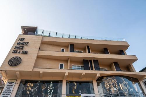 the white rock inn and dine