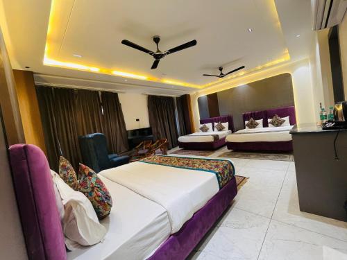 taj ronal luxury hotels