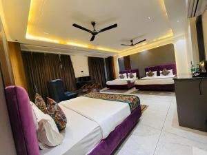 taj ronal luxury hotels