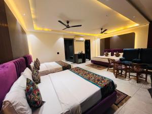 taj ronal luxury hotels